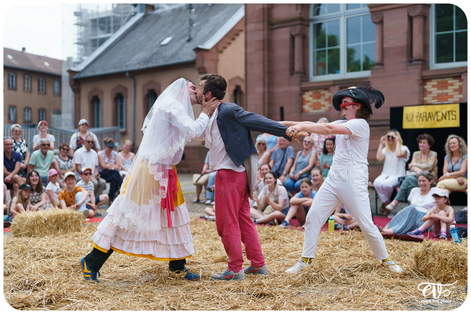 LE MARIAGE FORCÉ - CIE 800 LITRES DE PAILLE)